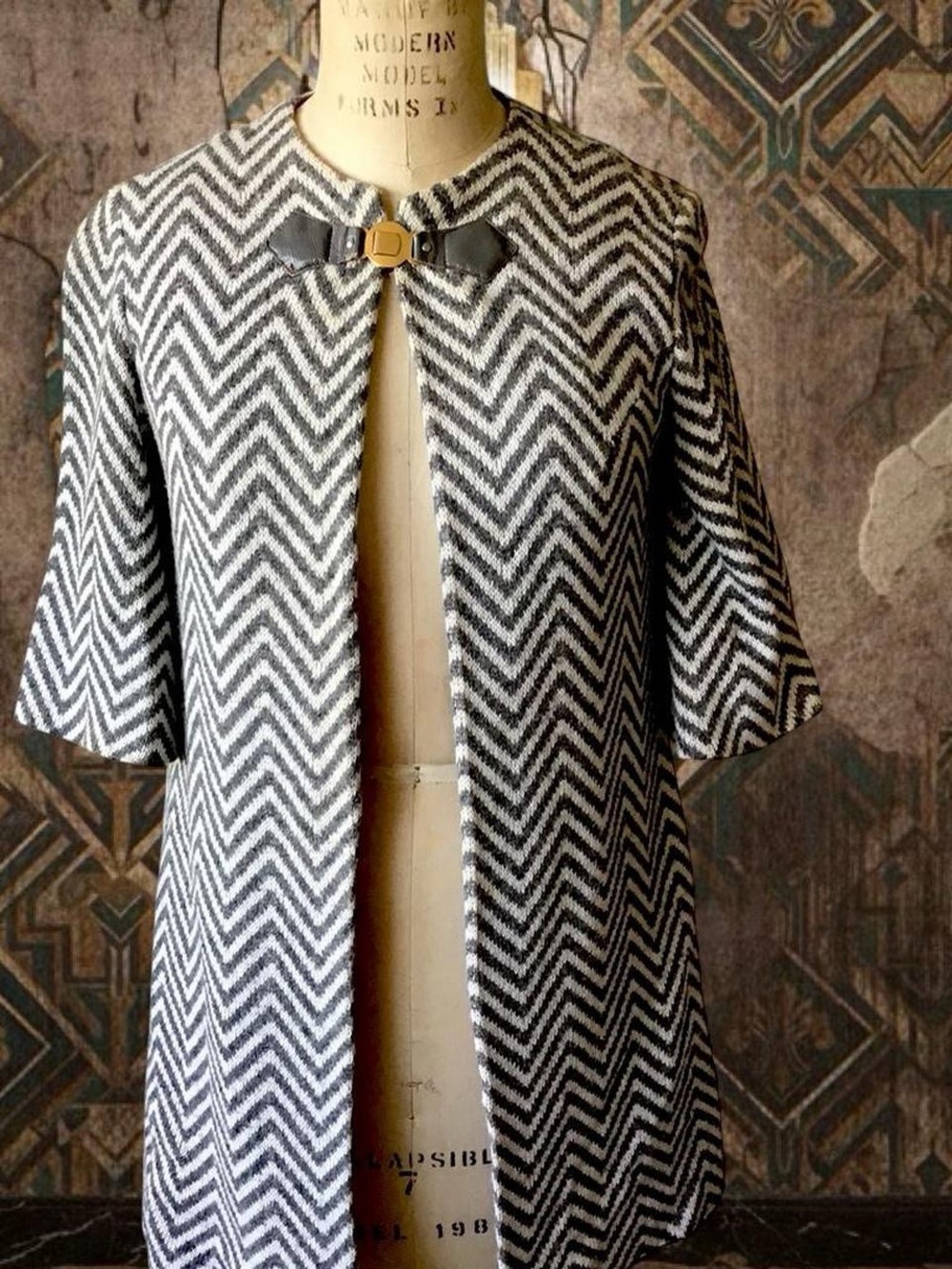 Judy Wayne 1960’s Hollywood Regency Chevron Open-Front Women’s Coat